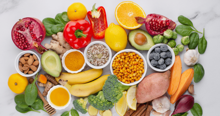 Las 13 Vitaminas Esenciales: Funciones Clave y Cómo Obtenerlas de Forma Natural