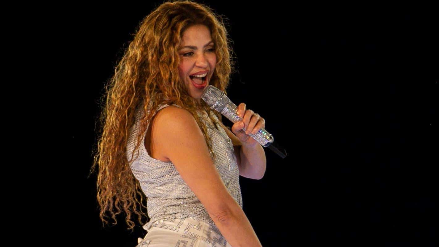 Shakira Pospone Concierto en Santiago: Problemas Técnicos Impiden Espectáculo