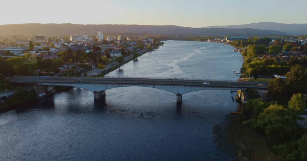 Valdivia: Autoridad Marítima Paraliza Obras de Mantenimiento en Puente Calle Calle