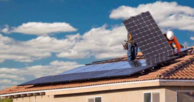 7 Verdades Sorprendentes sobre los Paneles Solares: Cómo Ahorrar Hasta un 100% en tu Cuenta de Luz