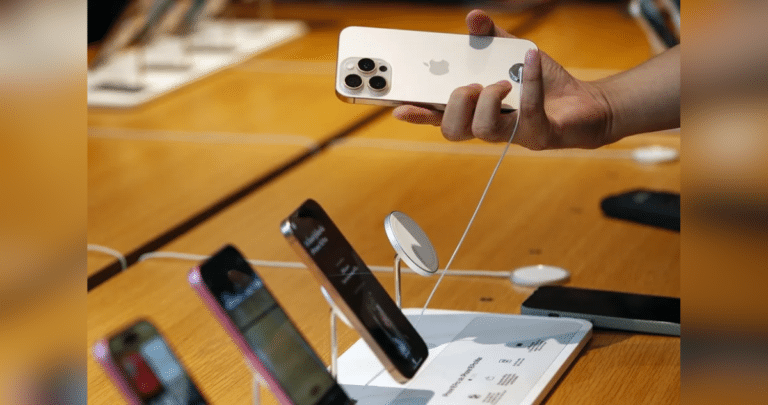 Alivio Arancelario: Trump Exime a Smartphones y Electrónicos de Impuestos