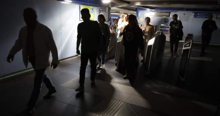 Apagón Masivo en España y Portugal: Recuperación Estimada de 6 a 10 Horas