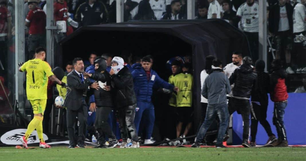 Colo Colo en Aprietos: Fallas de Seguridad y Violencia Marcan Partido de Copa Libertadores