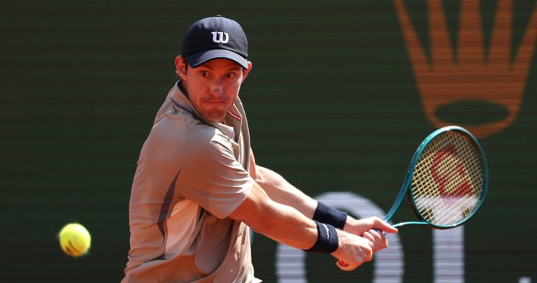Dimitrov Derrota a Jarry: Avanza a Tercera Ronda en el Masters de Madrid
