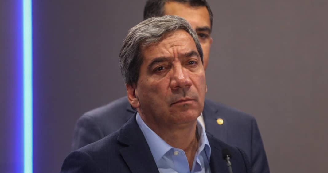Durán Enfrenta Acusación Constitucional: Gobierno Defiende su Gestión Mientras Oposición Exige Renuncia