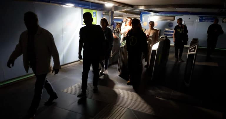 España Supera el 80% de Demanda Eléctrica Tras Masivo Apagón