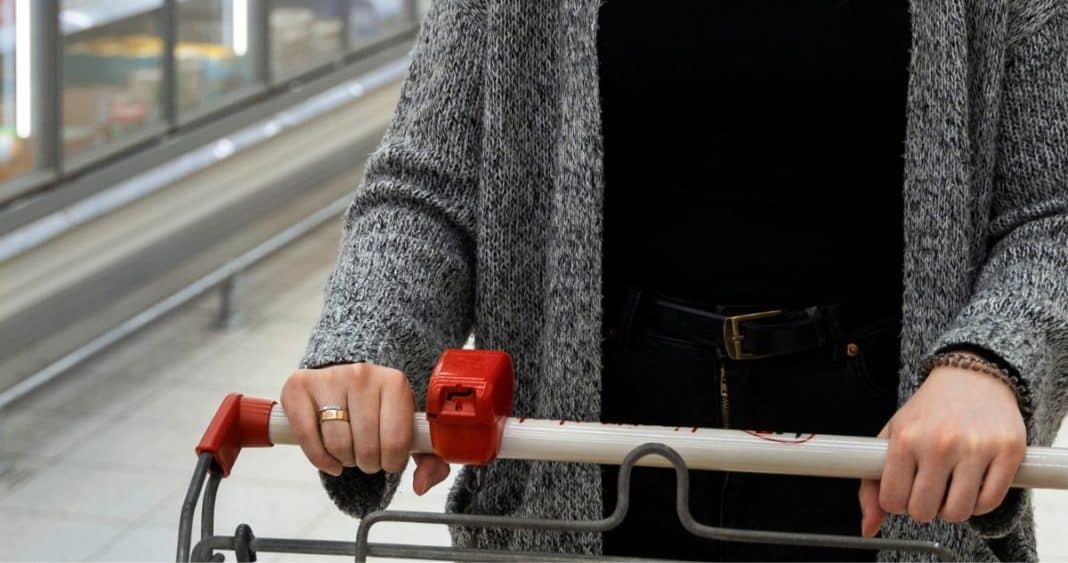 Horarios Especiales: Cómo Funcionarán Supermercados y Malls Antes del Feriado del 1 de Mayo
