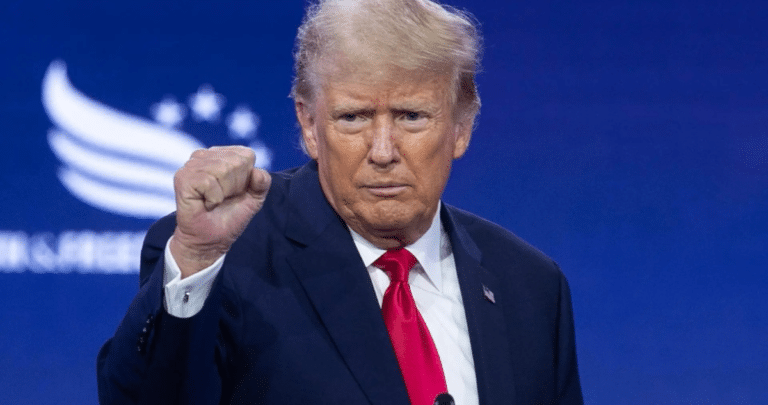La Batalla Legal de Trump: Supremo Suspende Recontratación de Miles de Empleados Federales