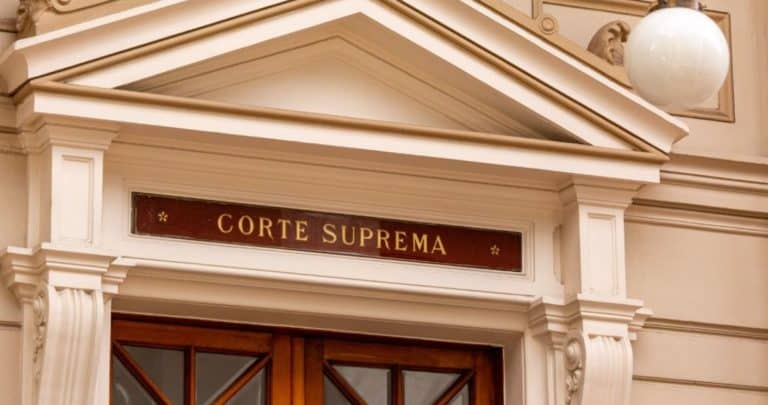 La Corte Suprema Reafirma el Derecho de los Abogados a Comparecer Virtualmente