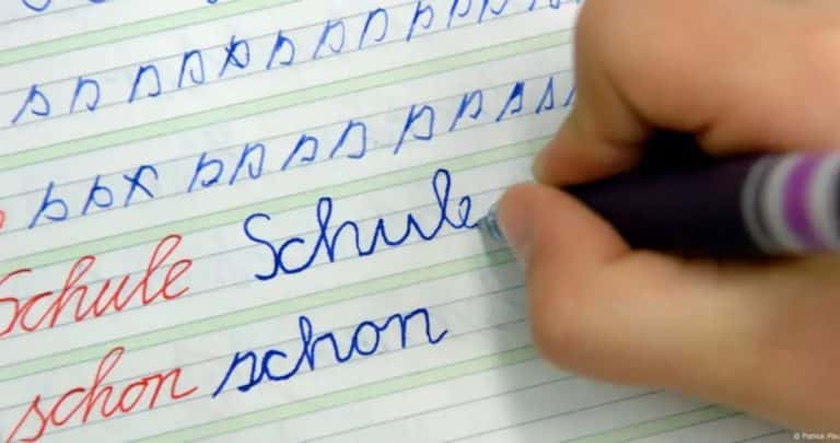 La Escritura a Mano: Un Tesoro Milenario que Debemos Preservar