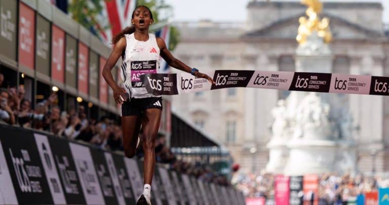 La Reina del Asfalto: Tigst Assefa Rompe el Récord Mundial Femenino en el Maratón de Londres