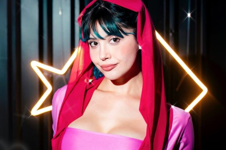 La Sensual Transformación de Icata: De Cosplayer a Estrella de Instagram