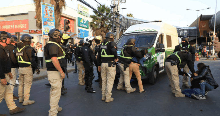 Operativo Conjunto Contra el Comercio Ambulante Ilegal: Dos Inspectores Lesionados y Una Detención