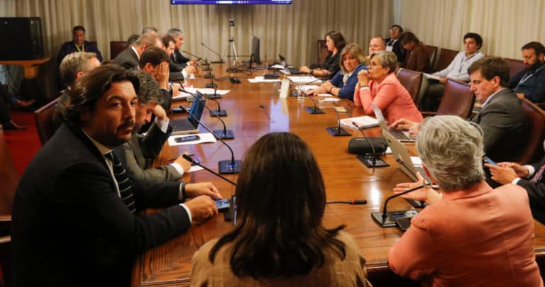 Parlamentarios Cuestionan Coordinación y Motivaciones Tras Fallida Sesión Sobre Narcoavionetas