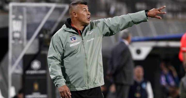 ¡Almirón Furioso! Cómo el Estratega de Colo Colo Reaccionó Ante el Gol de Racing