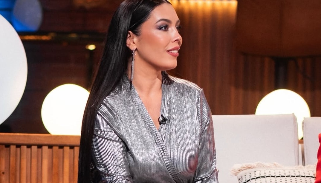 ¡Belleza sin Edad: Daniela Aránguiz Rompe Estereotipos en Sensual Sesión!