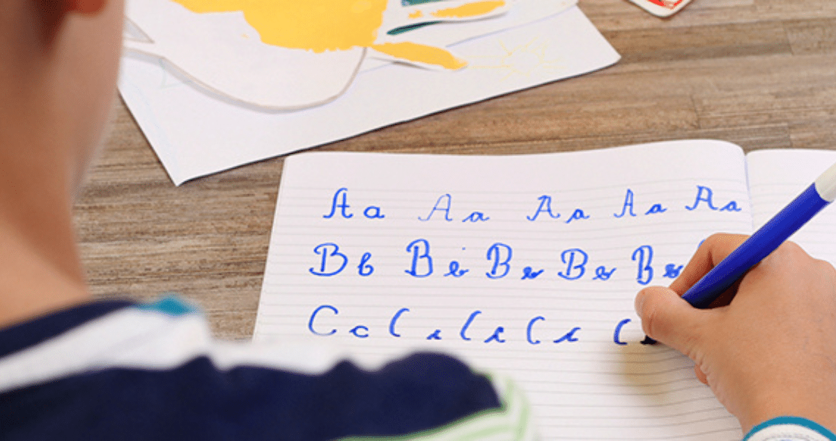 ¿Escribir a Mano vs. Teclear: Cómo Potenciar tu Aprendizaje y Memoria?