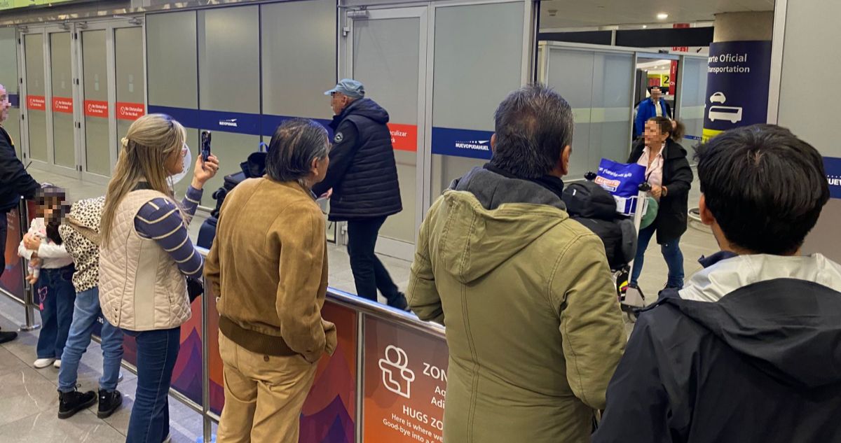 44 Chilenos Deportados Regresan a Santiago: Una Historia de Incertidumbre y Reunión Familiar