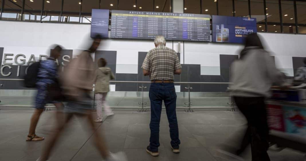 Accesibilidad Deficiente en el Aeropuerto de Santiago: Llamado Urgente a la Mejora