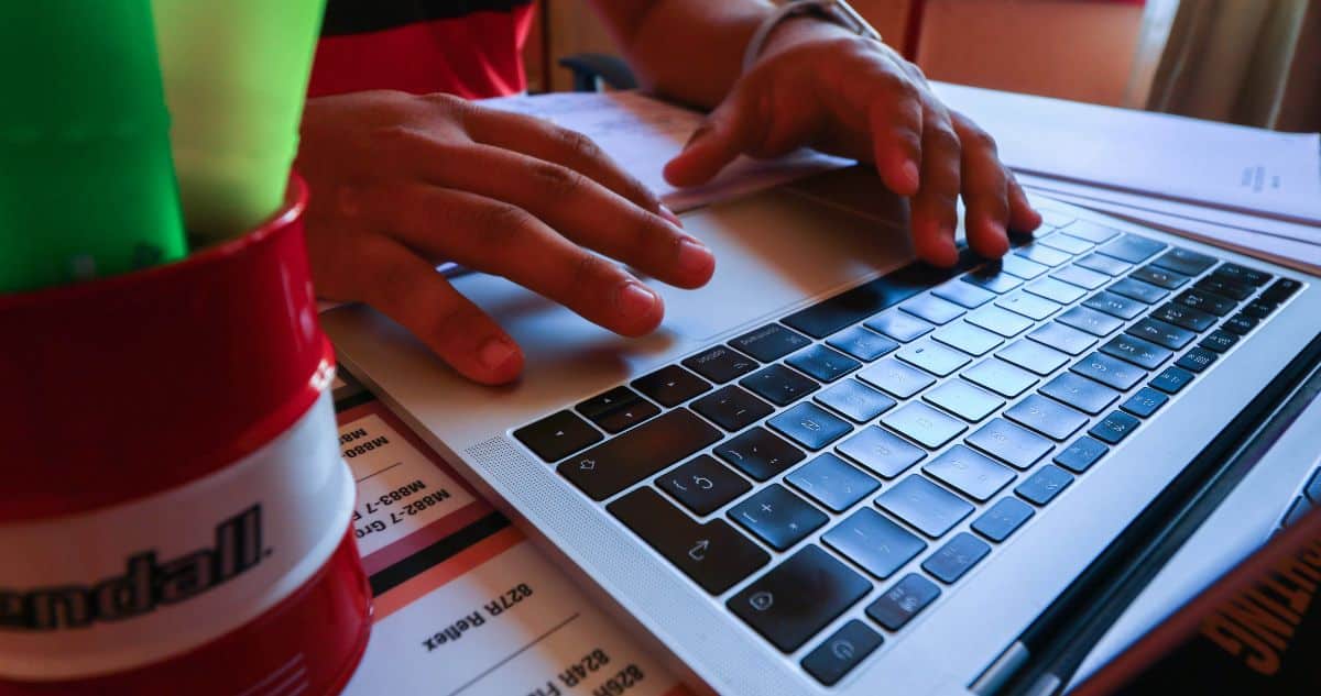 Acceso Igualitario a la Tecnología: Las Becas TIC 2025 Transforman la Educación