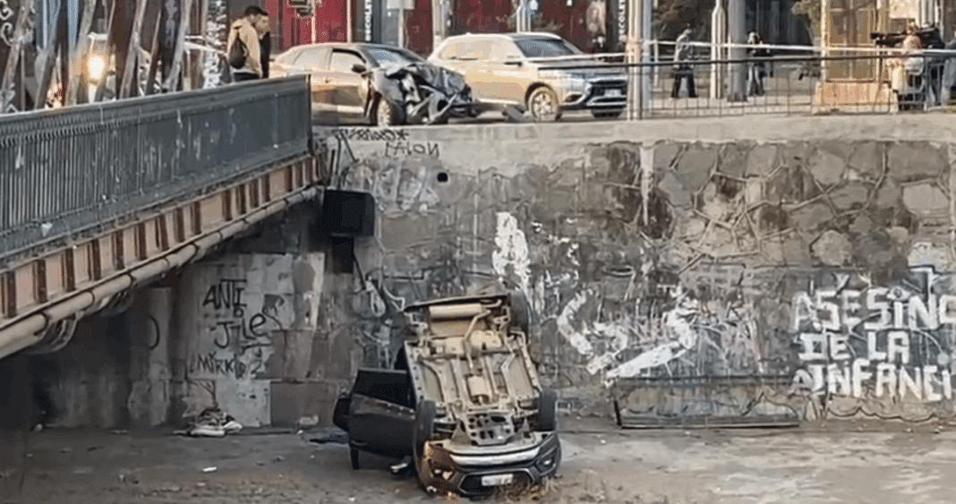 Accidente Vial en Santiago: Vehículo Cae al Río Mapocho con 5 Ocupantes