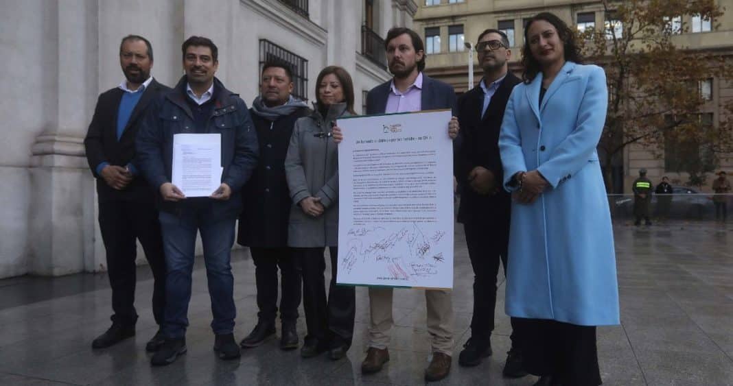 Alcaldes de la RM Buscan Reducir Tarifas Eléctricas: Carta al Presidente Boric