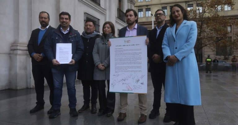Alcaldes de la RM Buscan Reducir Tarifas Eléctricas: Carta al Presidente Boric