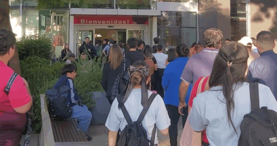 Alerta de Bomba en Mall Plaza Egaña: Evacuación Exitosa y Rápido Retorno a la Normalidad