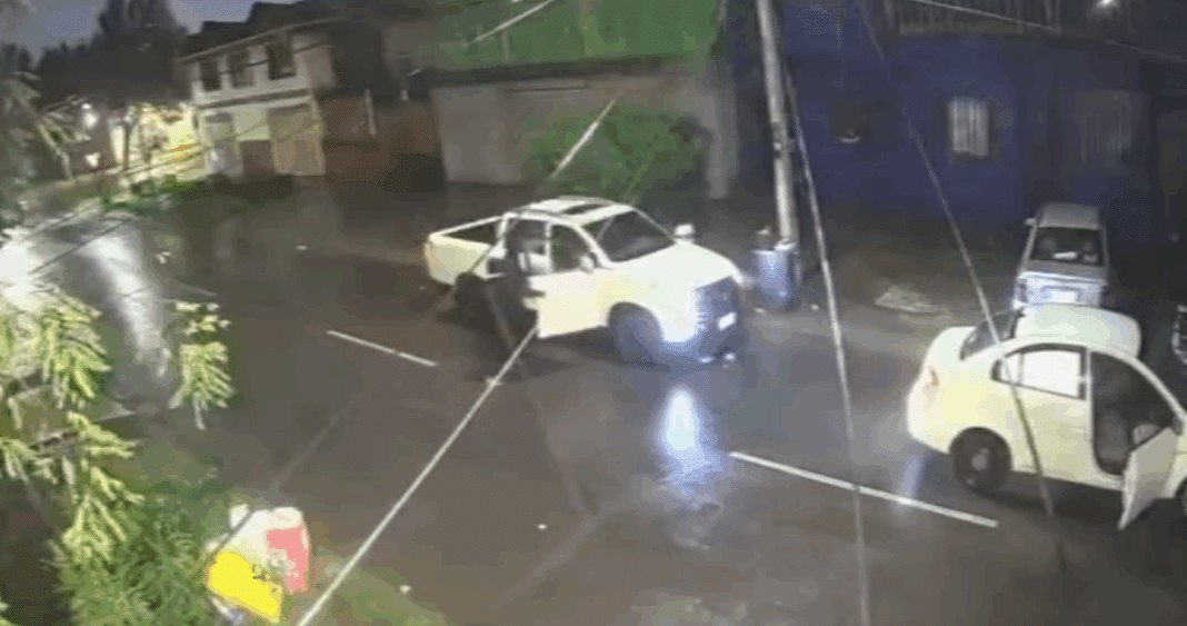 Asalto Violento: Delincuentes Roban Camioneta en Encerrona Armada en Quinta Normal