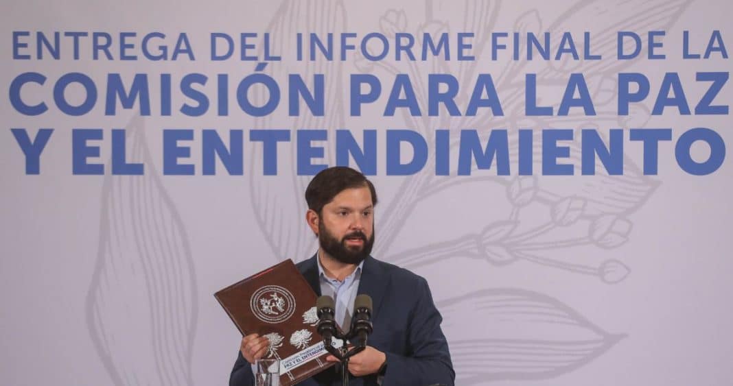 Boric Aborda Informe Histórico de Comisión para la Paz: Soluciones Innovadoras para el Conflicto en la Macrozona Sur