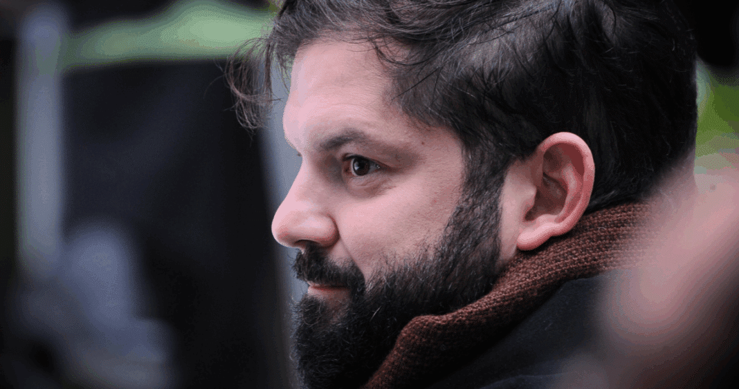 Boric Enfrenta Creciente Desaprobación: Análisis Detallado de los Últimos Sondeos