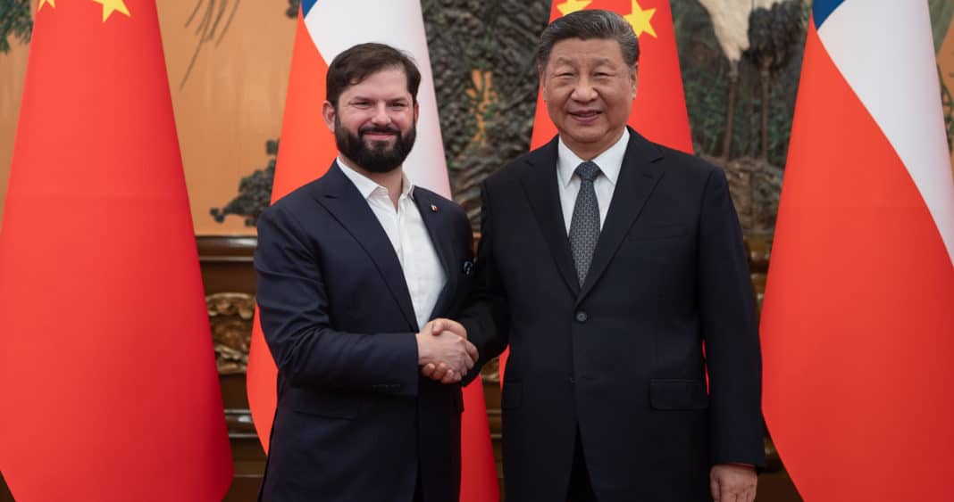 Boric y Xi Jinping Fortalecen Lazos Bilaterales: Crítica a Guerras Comerciales y Defensa del Multilateralismo