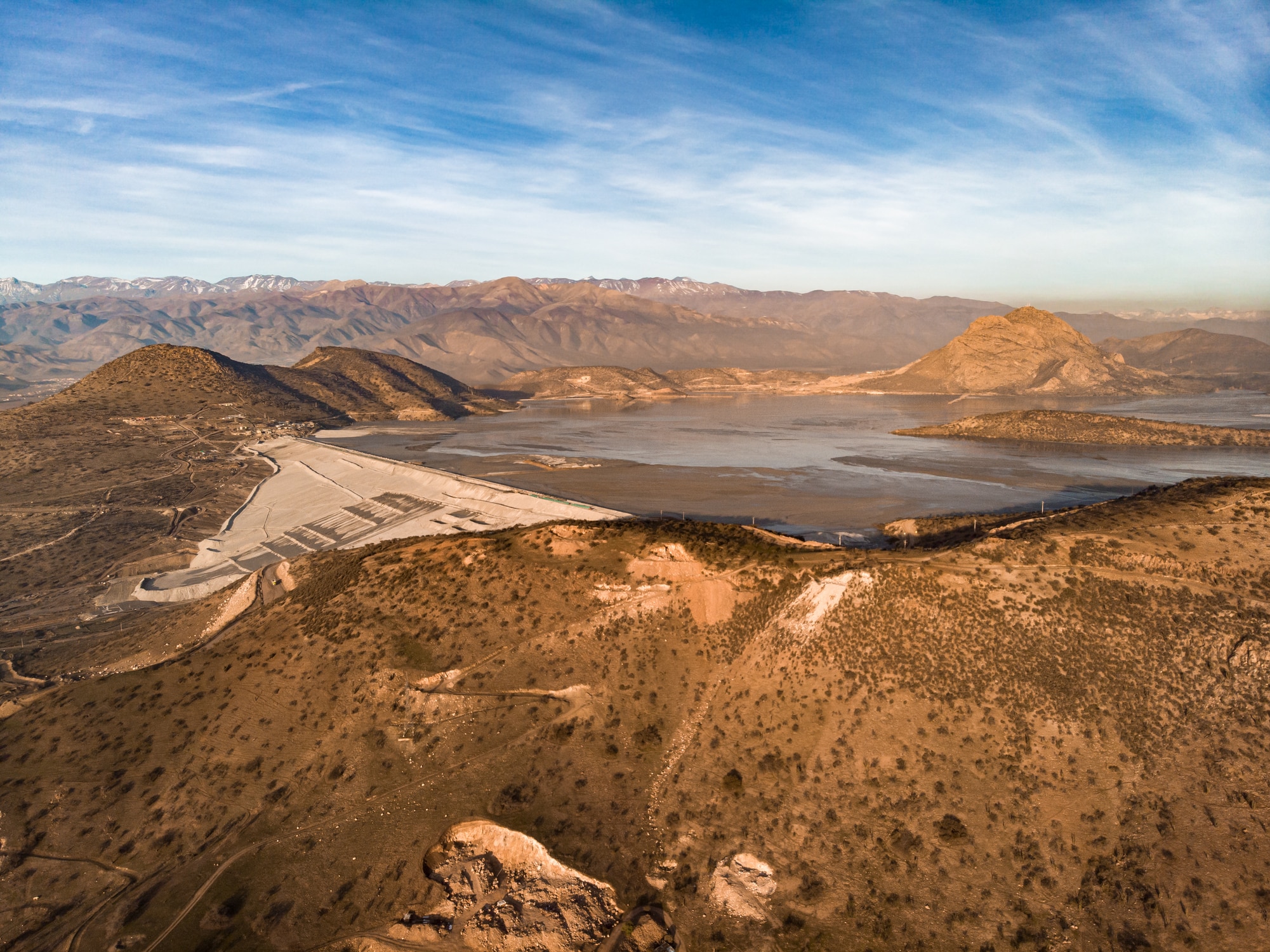 Cómo la Conectividad Satelital IoT Revoluciona la Gestión de Depósitos de Relaves Mineros