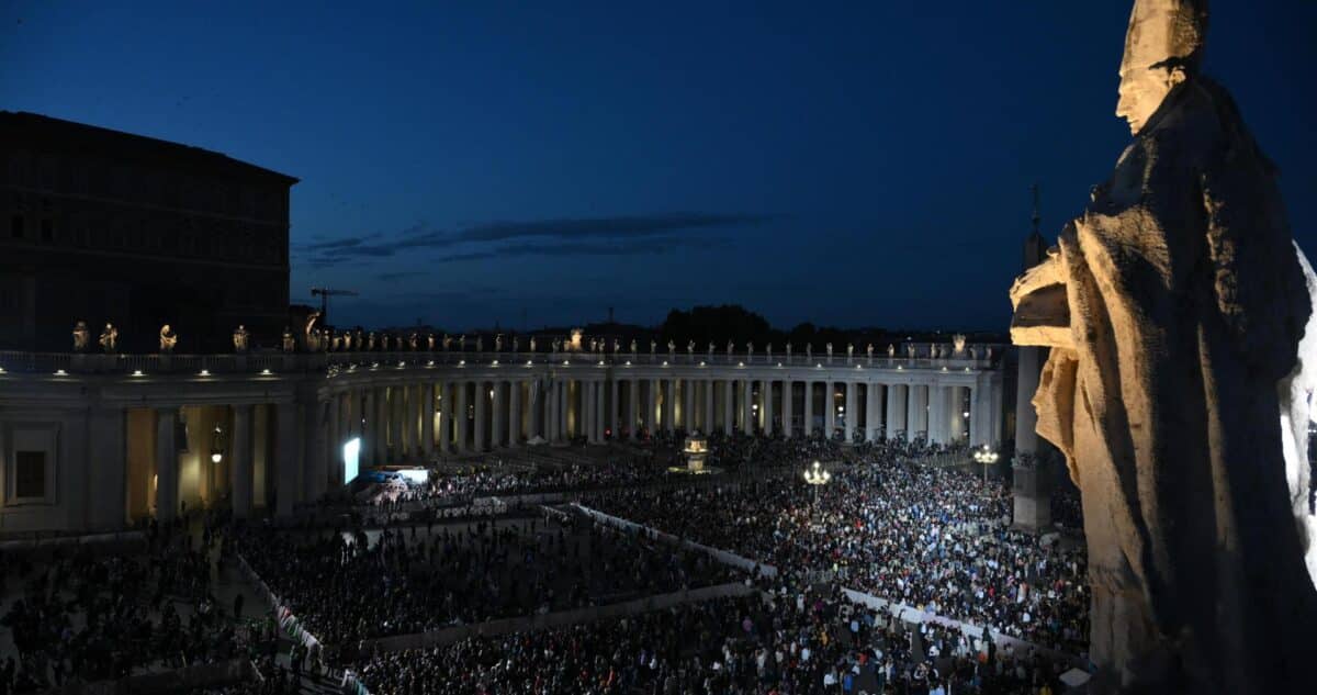 Cónclave Papal: La Búsqueda Continúa Después de la Primera Votación Infructuosa