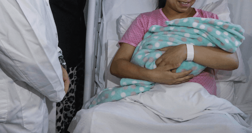 Descubierto: 250 Funcionarios Públicos Asistieron Partos Mientras Estaban de Licencia Médica