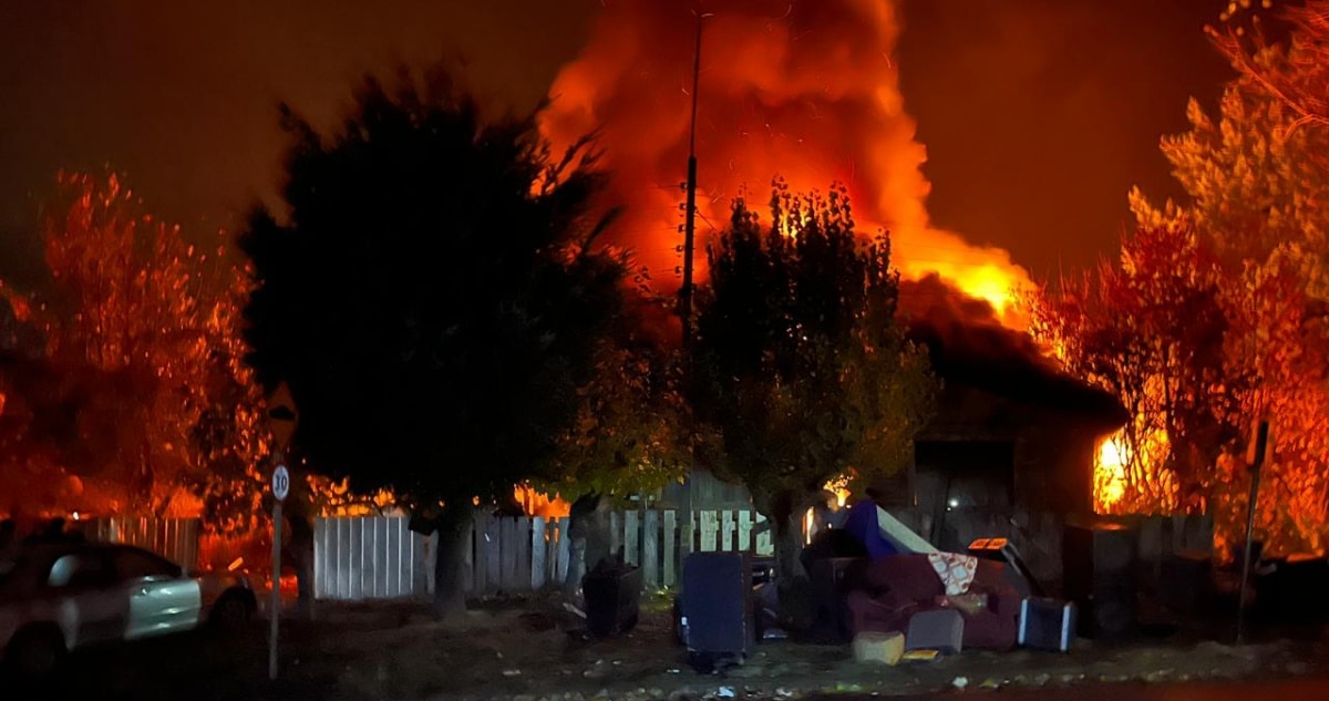 Devastador Incendio Consume Taller Mecánico y Viviendas en Lonquimay