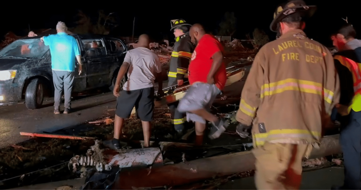 Devastadores Tornados Dejan Huella Trágica en Estados Unidos