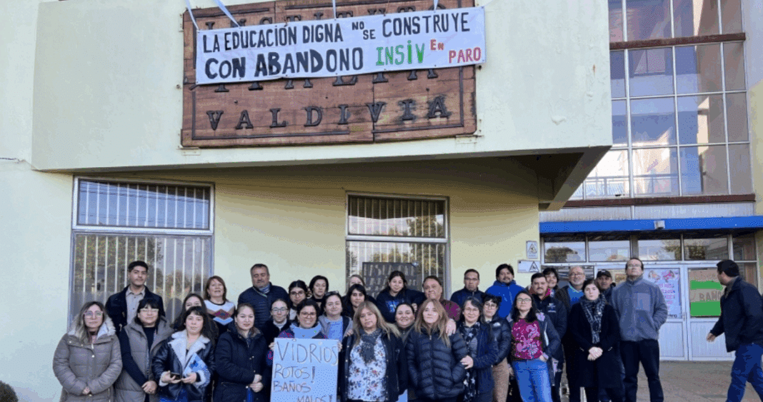 Docentes del Instituto Italia de Valdivia Exigen Mejoras Urgentes en Infraestructura