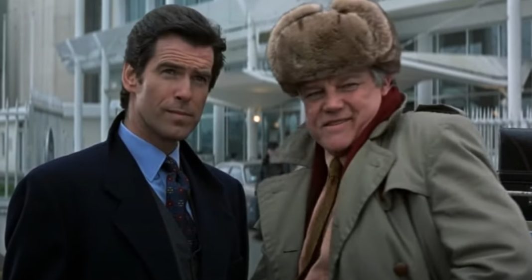 El Legado Inolvidable de Joe Don Baker: De Estrella del Fútbol a Icono de James Bond