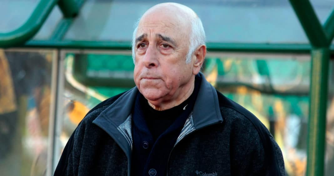 El Legado Olvidado: Honrando a Nelson Acosta, Leyenda del Fútbol Chileno