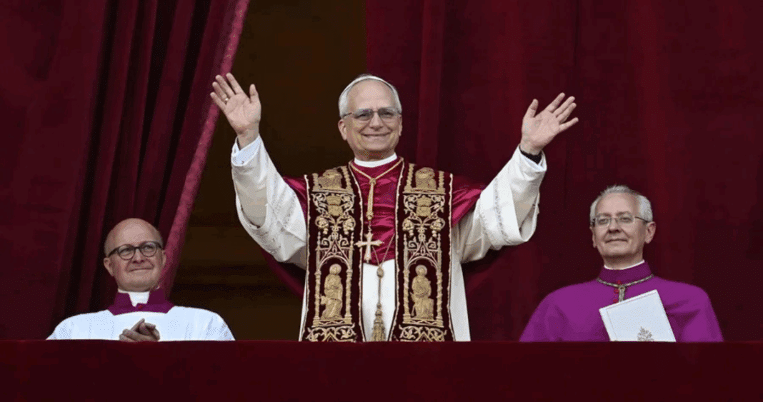 El Sorprendente Historial Político del Papa León XIV: De Demócrata a Republicano y Viceversa