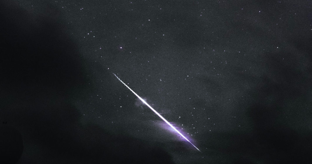 Espectáculo Celeste en Mayo 2025: Lluvia de Estrellas Eta Acuáridas y Más