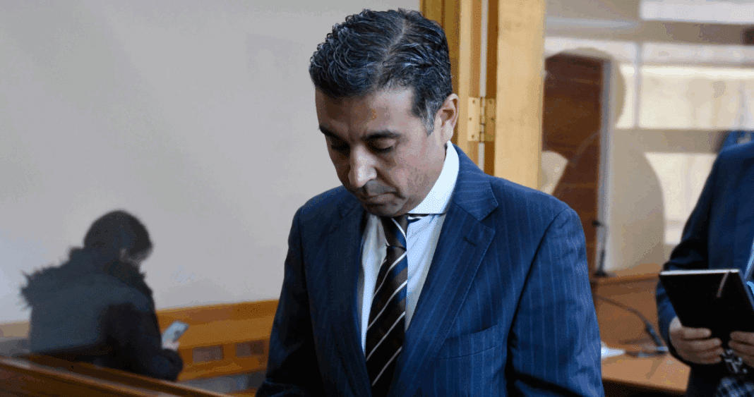Exgobernador Acusado de Estafa en la PUCV: Boletas Fantasma y Fondos Triangulados