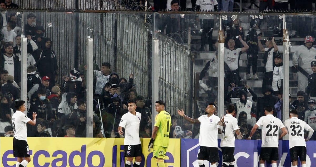 Fortaleza Prohíbe Ingreso de Hinchas de Colo Colo por Seguridad