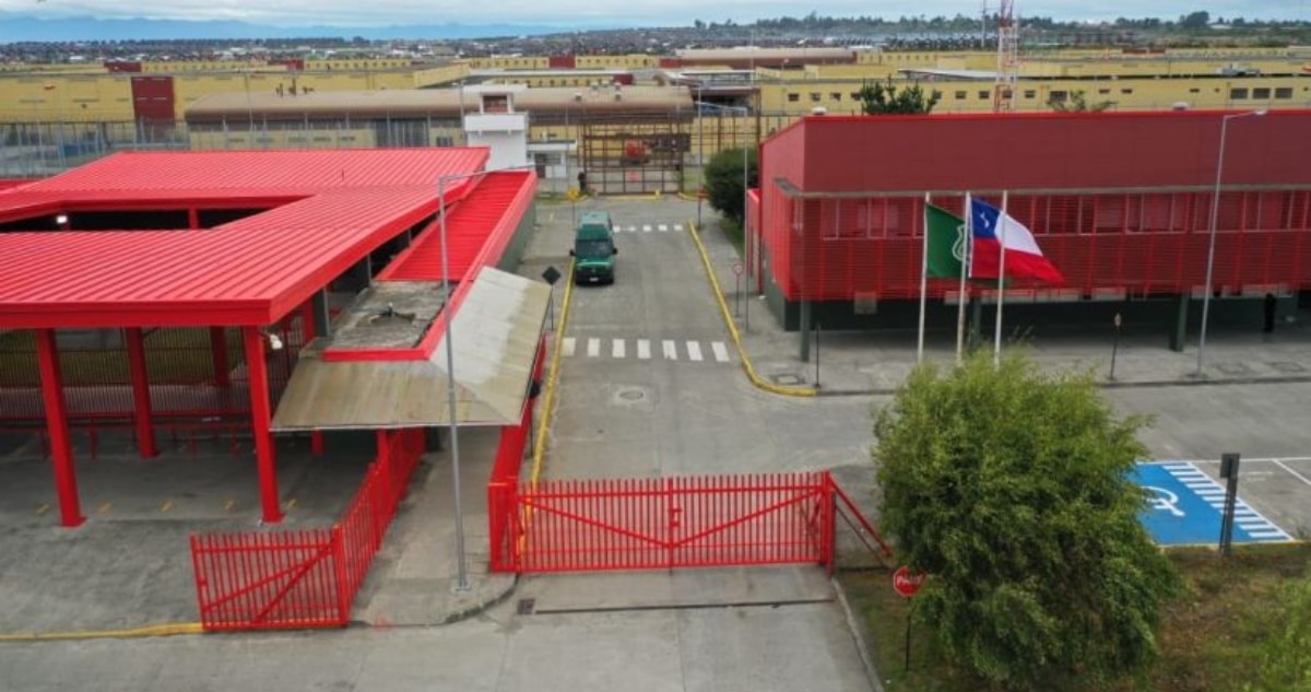 Gendarmería Enfrenta Agresión Violenta: Oficial Herido en Cárcel de Puerto Montt