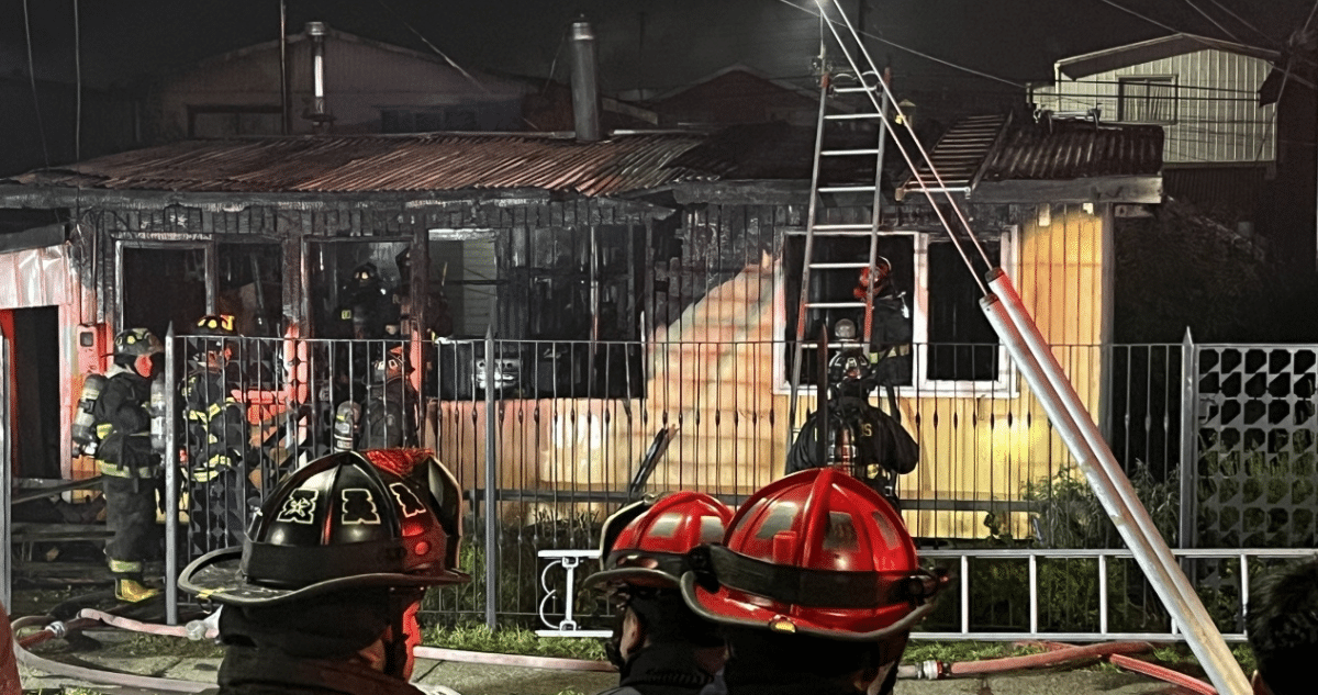 Incendio Devasta Hogar de Adulta Mayor en Valdivia: Heroico Rescate y Lucha por Recuperación