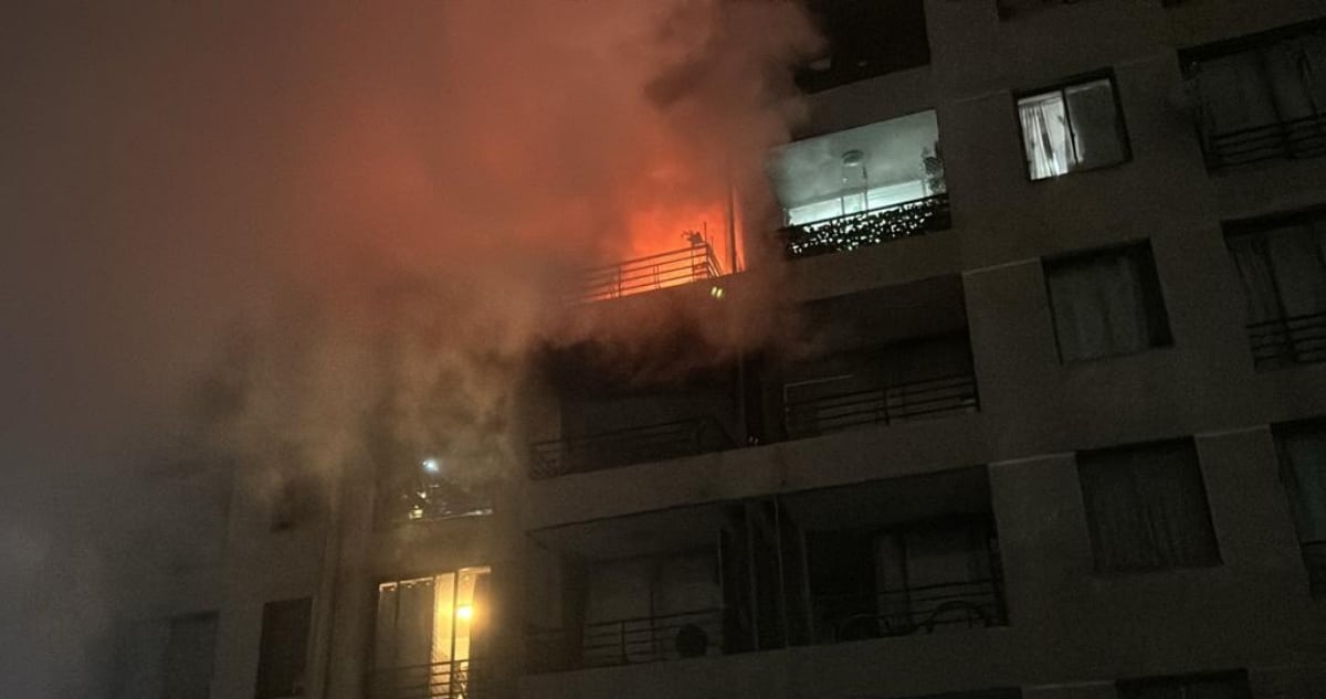 Incendio Masivo Obliga a Evacuar 300 Personas en Edificio de Recoleta