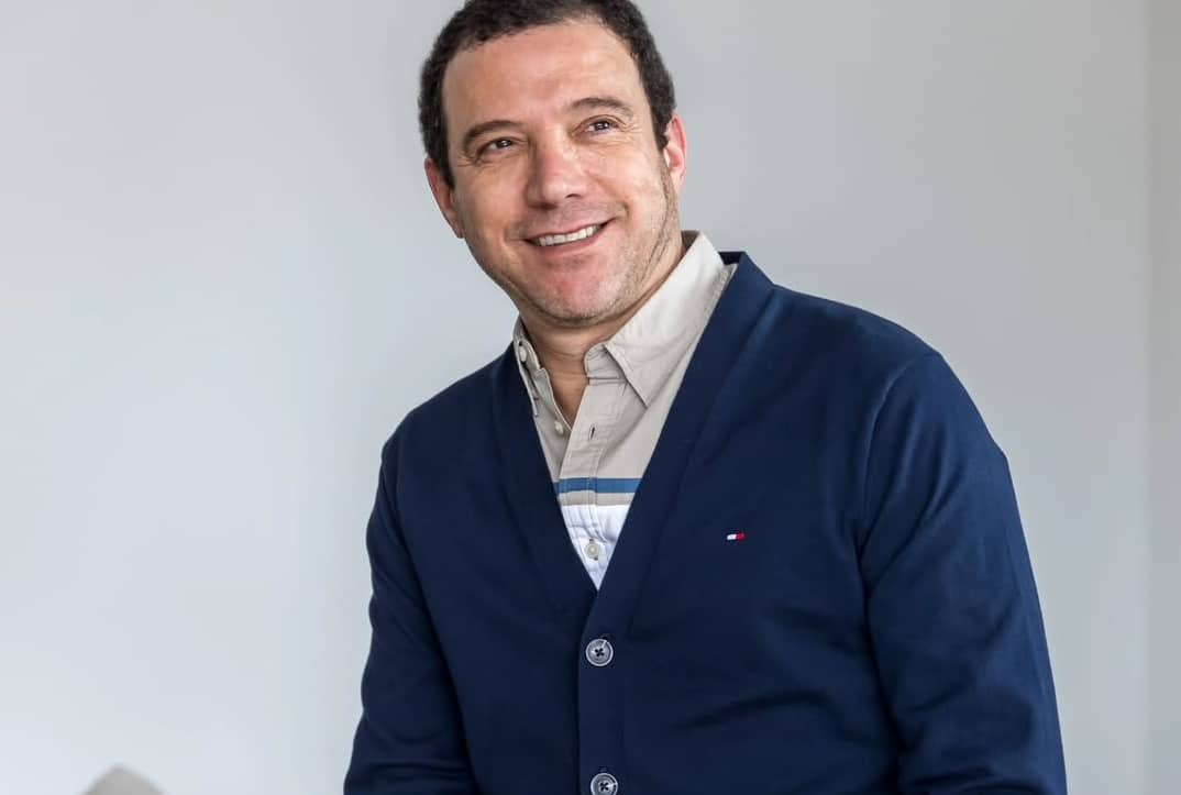 Julián Elfenbein: Luchando contra Desafíos de Salud y Carrera en Medio de Tiempos Difíciles