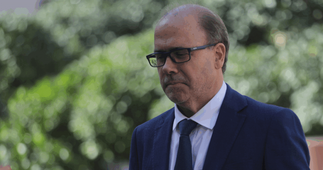 La Caída de un Candidato: Alberto Undurraga Renuncia a la Presidencia de la Democracia Cristiana