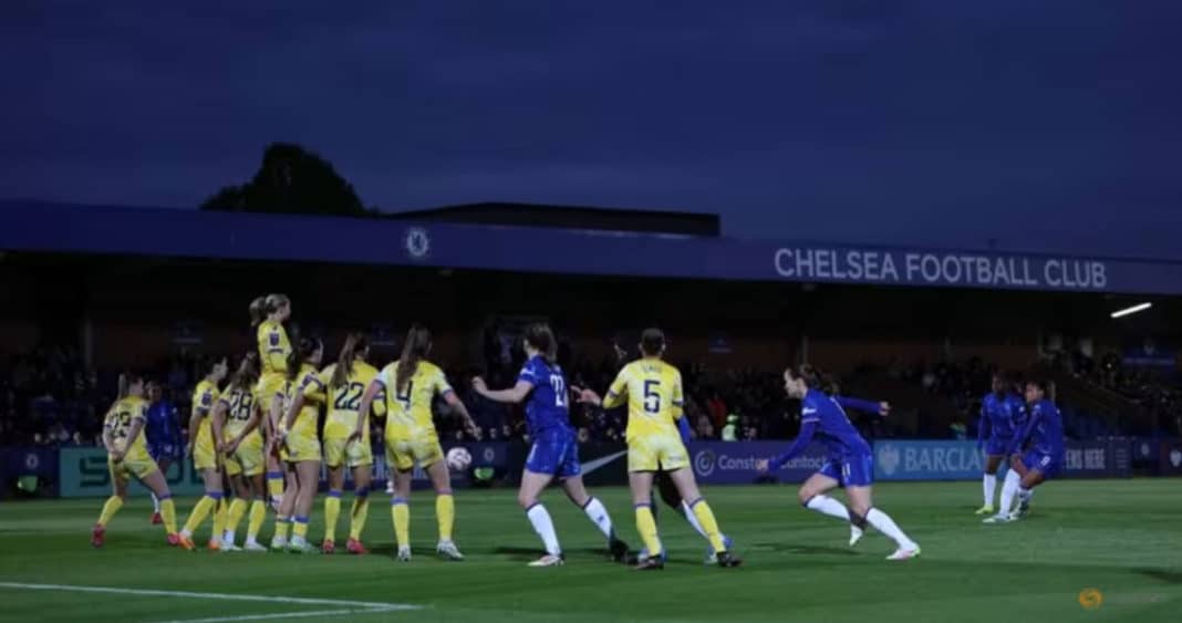 La FA prohíbe a mujeres transgénero en el fútbol femenino: Un debate complejo sobre inclusión y equidad